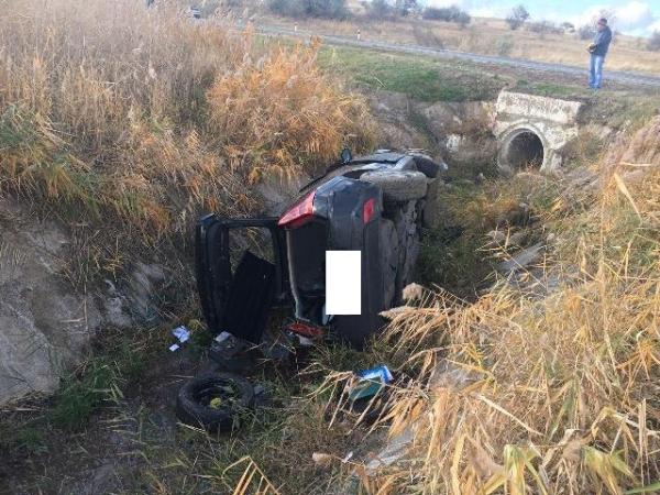 На Ставрополье иномарка упала в канаву, пострадала автоледи